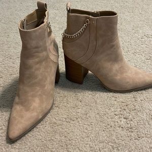 Women’s perfect for booties with chain never worn